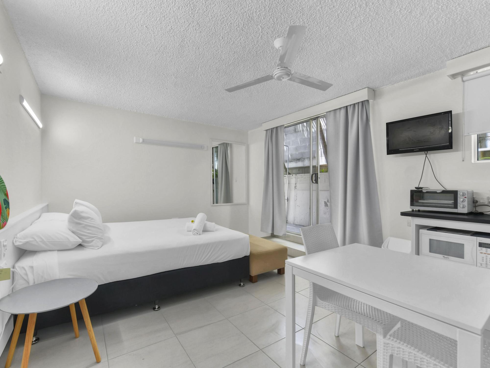 Camden Motor Inn Mermaid Beach Екстериор снимка