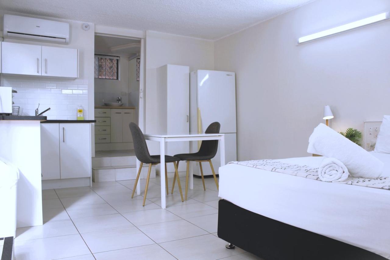 Camden Motor Inn Mermaid Beach Екстериор снимка