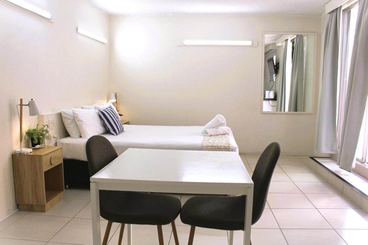 Camden Motor Inn Mermaid Beach Екстериор снимка